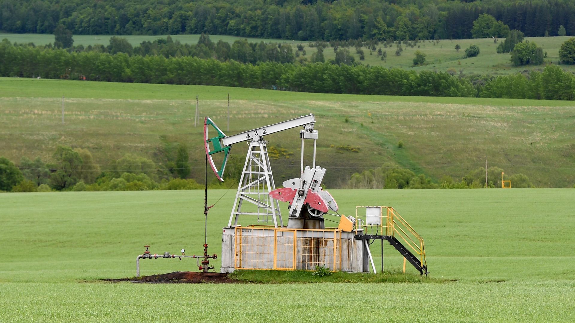 Нефтяной станок-качалка компании Татнефть Нефтяной станок-качалка компании Татнефть - РИА Новости, 1920, 08.09.2020