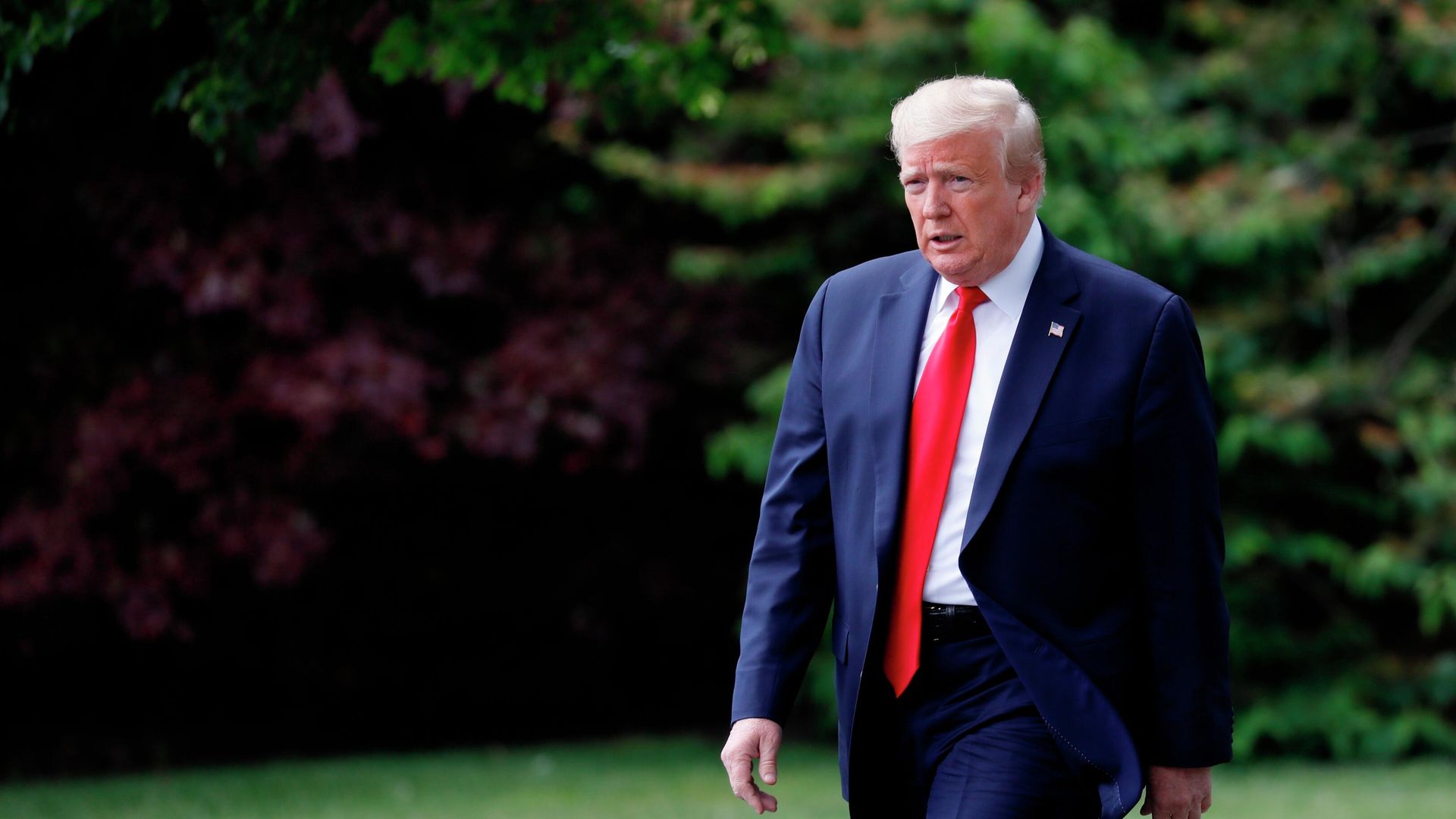 Президент США Дональд Трамп на южной лужайке Белого дома в Вашингтоне Президент США Дональд Трамп на южной лужайке Белого дома в Вашингтоне - РИА Новости, 1920, 14.06.2020