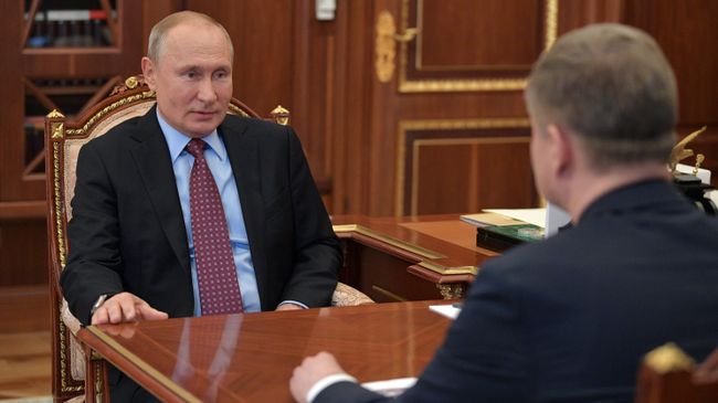 Президент РФ Владимир Путин и генеральный директор - председатель правления ОАО РЖД Олег Белозеров во время встречи Президент РФ Владимир Путин и генеральный директор - председатель правления ОАО РЖД Олег Белозеров во время встречи