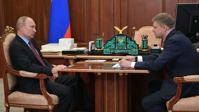 Президент РФ Владимир Путин и генеральный директор - председатель правления ОАО РЖД Олег Белозеров во время встречи Президент РФ Владимир Путин и генеральный директор - председатель правления ОАО РЖД Олег Белозеров во время встречи