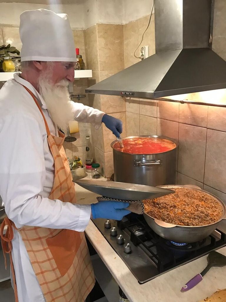 Сергей Васьков на кухне