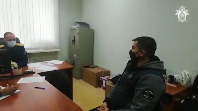 Допрос подозреваемого в убийстве 14-летней девочки. Кадры СК Допрос подозреваемого в убийстве 14-летней девочки. Кадры СК