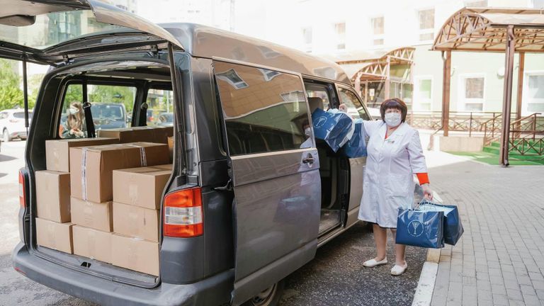 Федерация еврейских общин России (ФЕОР) раздает врачам продуктовые наборы и средства защиты от COVID-19 Федерация еврейских общин России (ФЕОР) раздает врачам продуктовые наборы и средства защиты от COVID-19