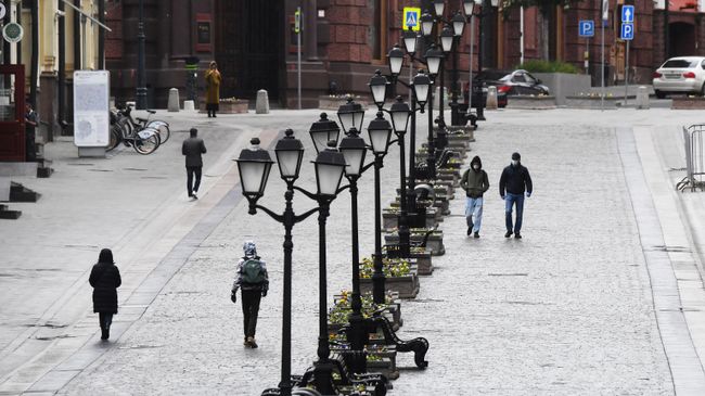 Прохожие на улице в Москве