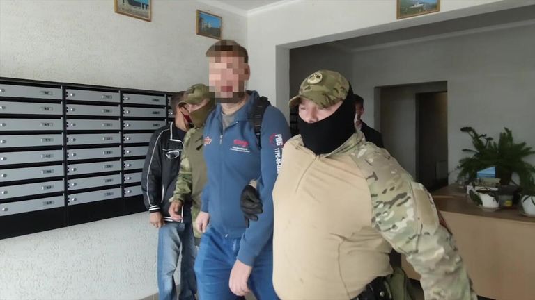 Задержание сотрудниками ФСБ РФ лиц, причастных к противоправной деятельности по восстановлению боевых свойств гражданских образцов оружия и изготовлению боеприпасов Задержание сотрудниками ФСБ РФ лиц, причастных к противоправной деятельности по восстановлению боевых свойств гражданских образцов оружия и изготовлению боеприпасов