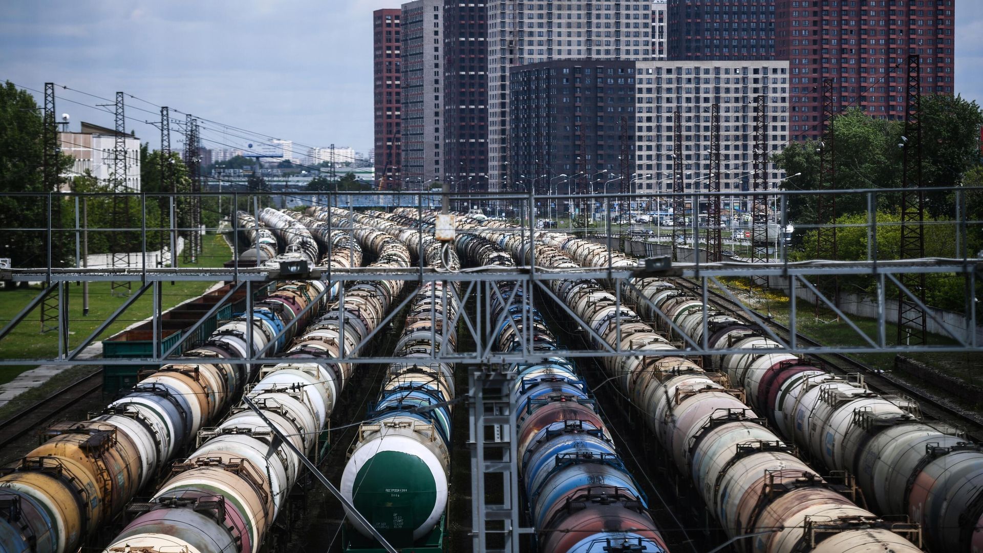 Железнодорожные вагоны-цистерны для перевозки нефти и топлива Железнодорожные вагоны-цистерны для перевозки нефти и топлива - РИА Новости, 1920, 24.07.2023