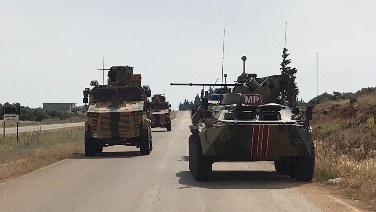 Российские и турецкие военные проводят патрулирование трассы в Сирии Российские и турецкие военные проводят патрулирование трассы в Сирии - РИА Новости, 1920, 14.12.2021