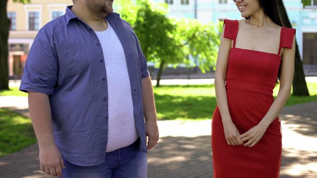 Мужчина знакомится с женщиной Мужчина знакомится с женщиной