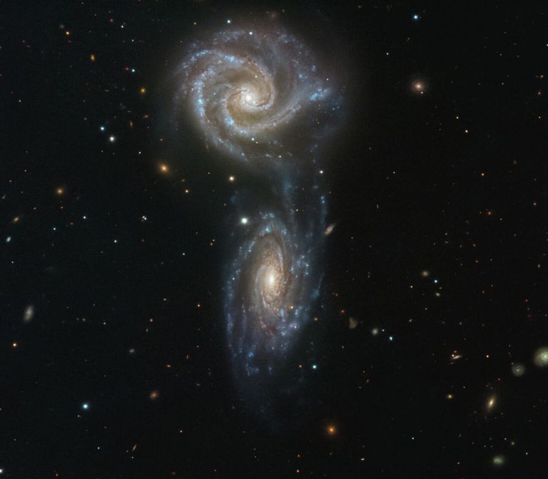 Спиральные взаимодействующие галактики NGC 5426 и NGC 5427