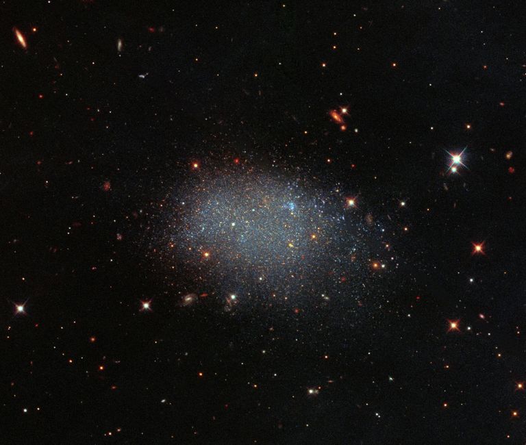 Карликовая галактика KK 246, также известная как ESO 461−036