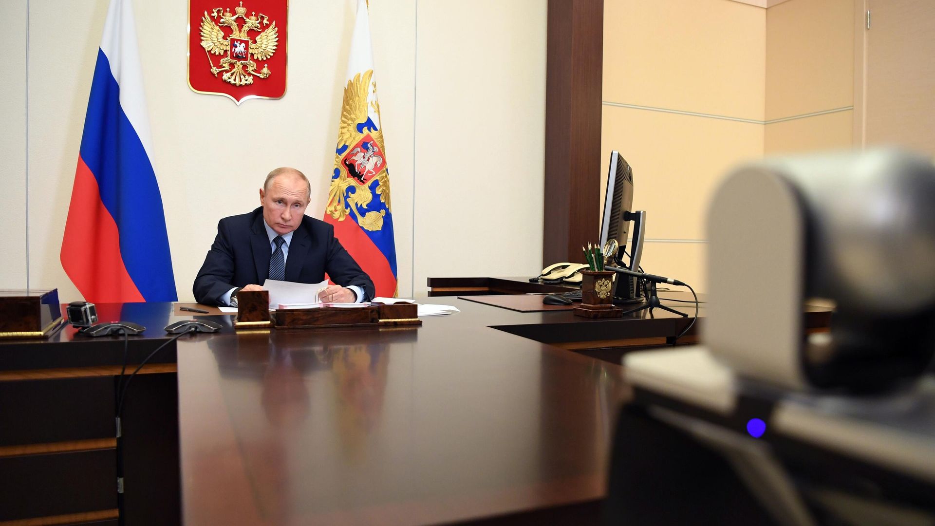 Президент РФ Владимир Путин во время рабочей встречи в режиме видеоконференции с губернатором Костромской области Сергеем Ситниковым Президент РФ Владимир Путин во время рабочей встречи в режиме видеоконференции с губернатором Костромской области Сергеем Ситниковым - РИА Новости, 1920, 29.05.2020