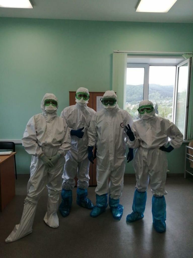 Врач-уролог республиканской больницы Горно-Алтайска Канат Елюбаев с коллегами Врач-уролог республиканской больницы Горно-Алтайска Канат Елюбаев с коллегами