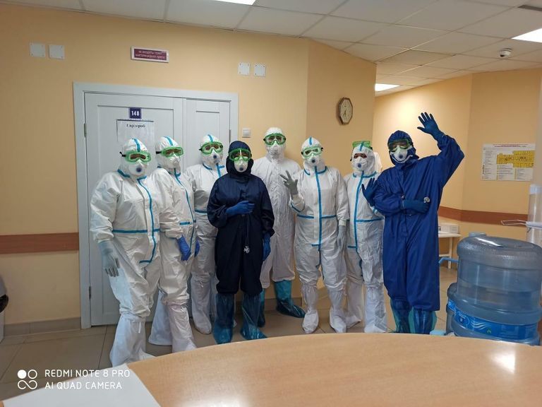 Врач-уролог республиканской больницы Горно-Алтайска Канат Елюбаев с коллегами Врач-уролог республиканской больницы Горно-Алтайска Канат Елюбаев с коллегами