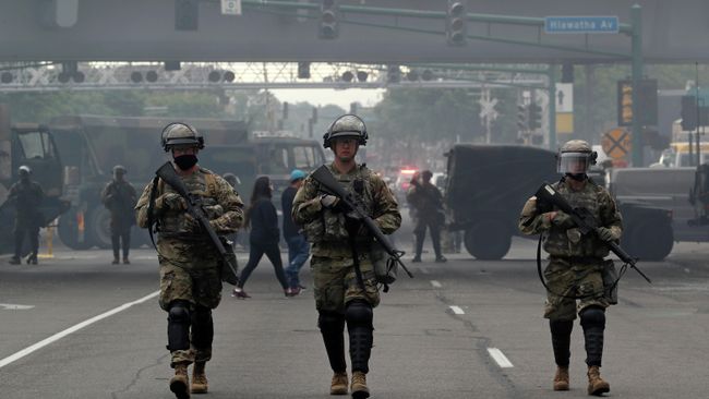 Военнослужащие Национальной гвардии США в Миннеаполисе Военнослужащие Национальной гвардии США в Миннеаполисе
