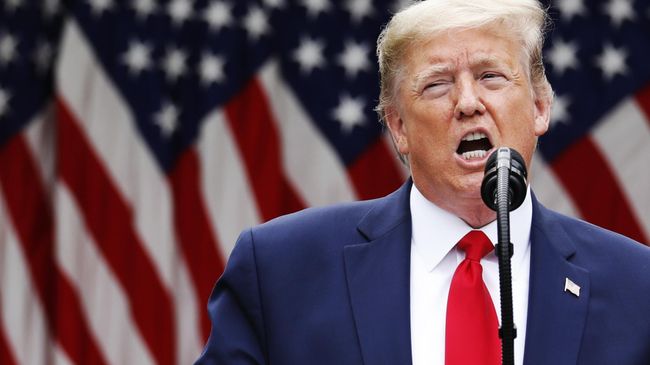 Президент США Дональд Трамп во время брифинга в розовом саду возле Белого дома Президент США Дональд Трамп во время брифинга в розовом саду возле Белого дома