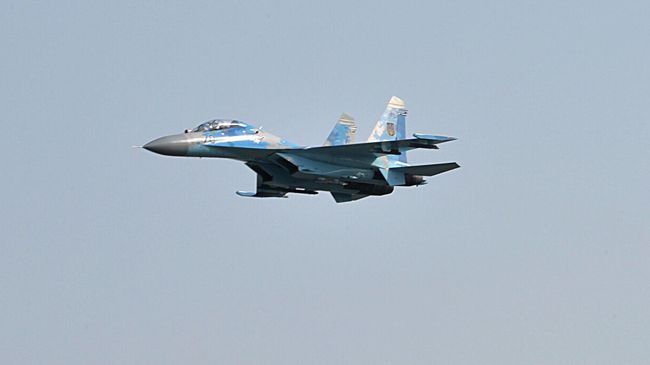 Украинский истребитель Су-27 во время учений Чистое небо - 2018 Украинский истребитель Су-27 во время учений Чистое небо - 2018