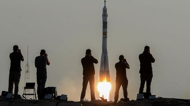 Пуск ракеты-носителя Союз-ФГ с транспортным пилотируемым кораблем Союз МС с космодрома Байконур Пуск ракеты-носителя Союз-ФГ с транспортным пилотируемым кораблем Союз МС с космодрома Байконур