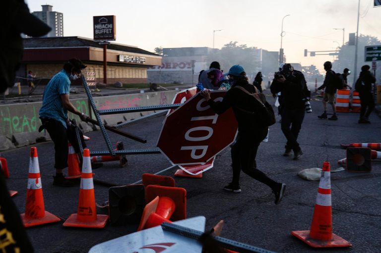 Протестующие в Миннеаполисе Протестующие в Миннеаполисе