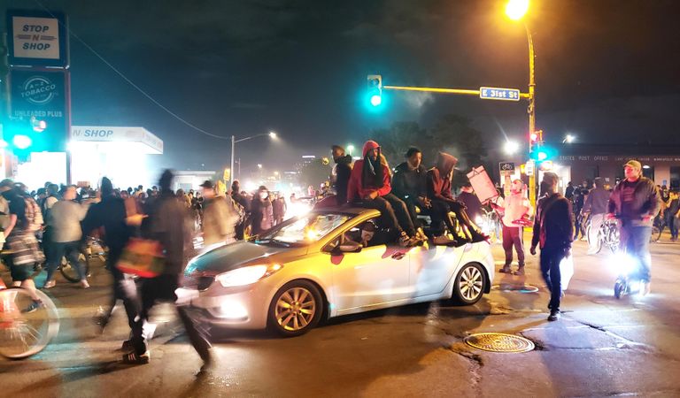 Протестующие в Миннеаполисе Протестующие в Миннеаполисе