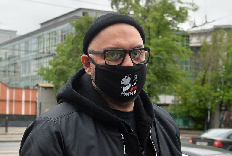 Режиссер Кирилл Серебренников перед заседанием в Мещанском суде Москвы Режиссер Кирилл Серебренников перед заседанием в Мещанском суде Москвы