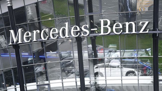 Логотип компании Mercedes-Benz