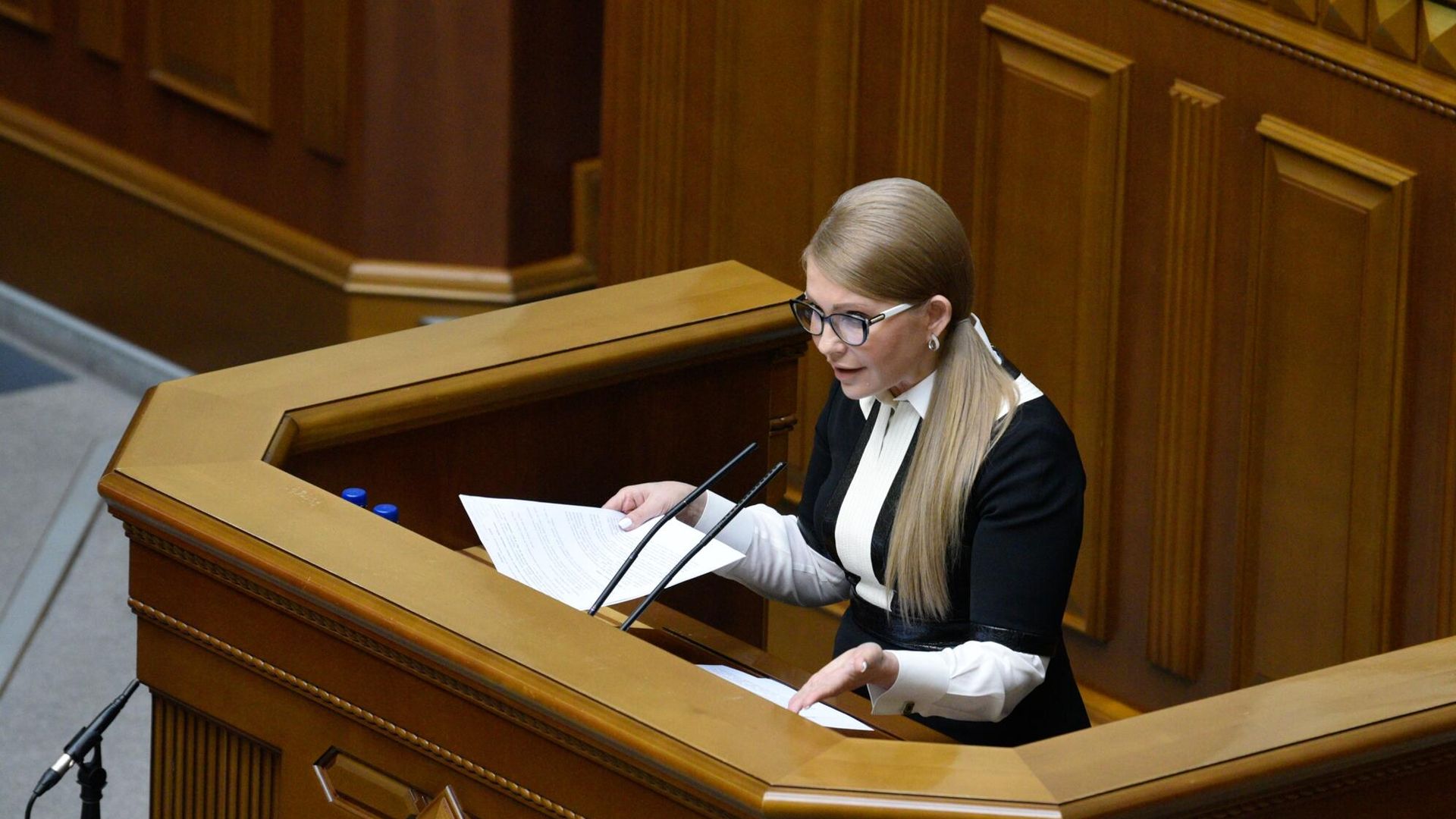 Лидер политической партии Батькивщина Юлия Тимошенко на заседании Верховной рады Украины Лидер политической партии Батькивщина Юлия Тимошенко на заседании Верховной рады Украины - РИА Новости, 1920, 03.11.2020