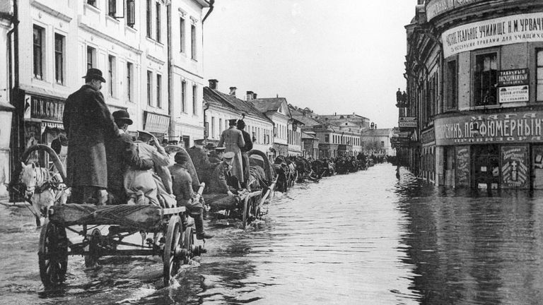 Наводнение в Москве в апреле 1908 года. Улица Полянка. Репродукция Наводнение в Москве в апреле 1908 года. Улица Полянка. Репродукция