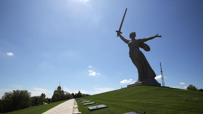 Монумент Родина-мать зовет! на Мамаевом кургане после реставрации Монумент Родина-мать зовет! на Мамаевом кургане после реставрации