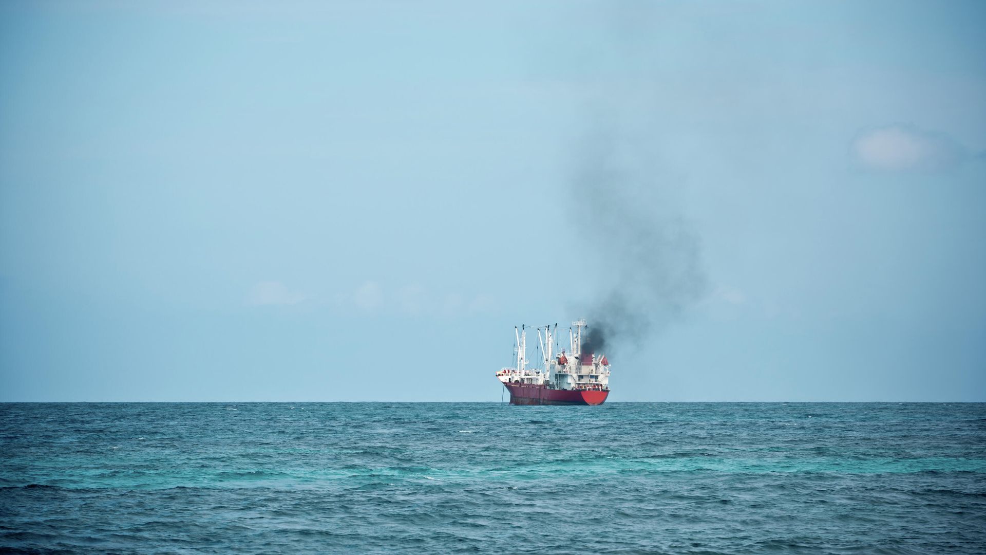 Грузовое судно в море Грузовое судно в море - РИА Новости, 1920, 17.01.2024