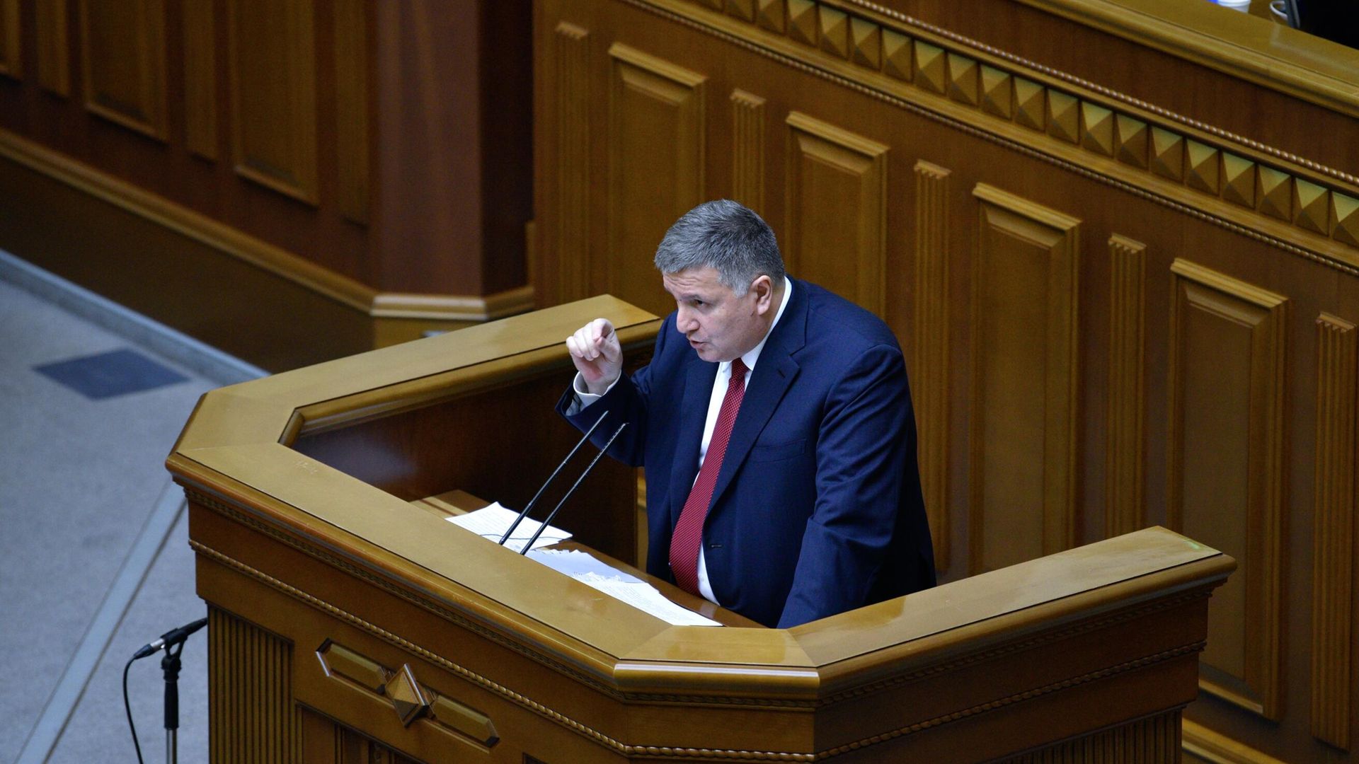 Министр внутренних дел Украины Арсен Аваков выступает с отчетом на заседании Верховной рады Министр внутренних дел Украины Арсен Аваков выступает с отчетом на заседании Верховной рады - РИА Новости, 1920, 15.12.2020