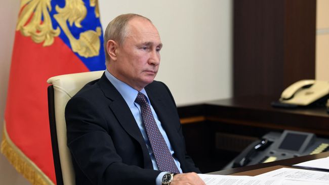 Президент РФ Владимир Путин во время встречи с представителями общественных организаций, работающих в сфере экологии и зоозащиты Президент РФ Владимир Путин во время встречи с представителями общественных организаций, работающих в сфере экологии и зоозащиты