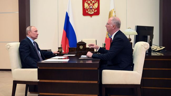 Президент РФ Владимир Путин и генеральный директор РФПИ Кирилл Дмитриев во время встречи Президент РФ Владимир Путин и генеральный директор РФПИ Кирилл Дмитриев во время встречи