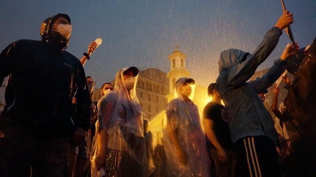Участники акции протеста против полицейского насилия у Белого дома в Вашингтоне Участники акции протеста против полицейского насилия у Белого дома в Вашингтоне