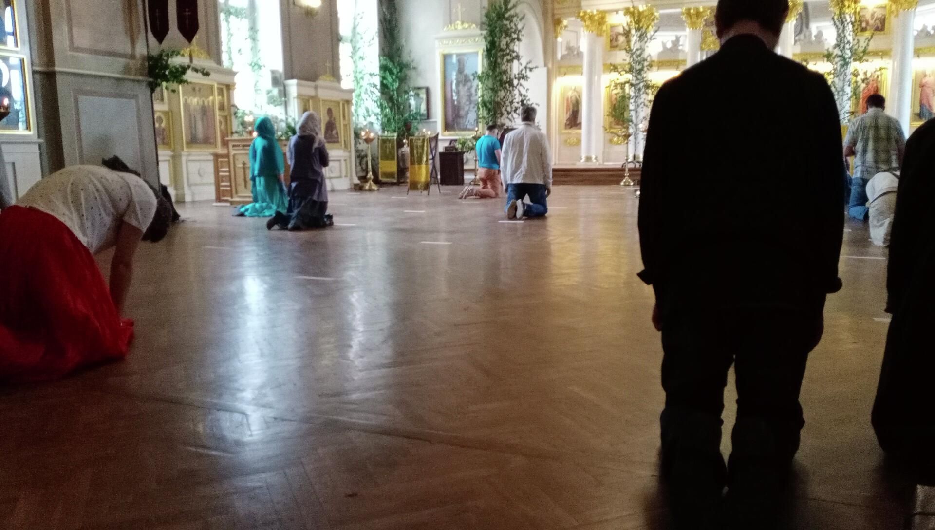 день Святой Троицы в храме мученицы Татианы при МГУ имени Ломоносова. Москва, 7.06.2020 день Святой Троицы в храме мученицы Татианы при МГУ имени Ломоносова. Москва, 7.06.2020 - РИА Новости, 1920, 25.08.2021