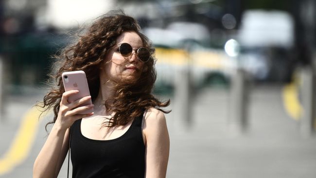 Девушка на одной из улиц в Москве Девушка на одной из улиц в Москве