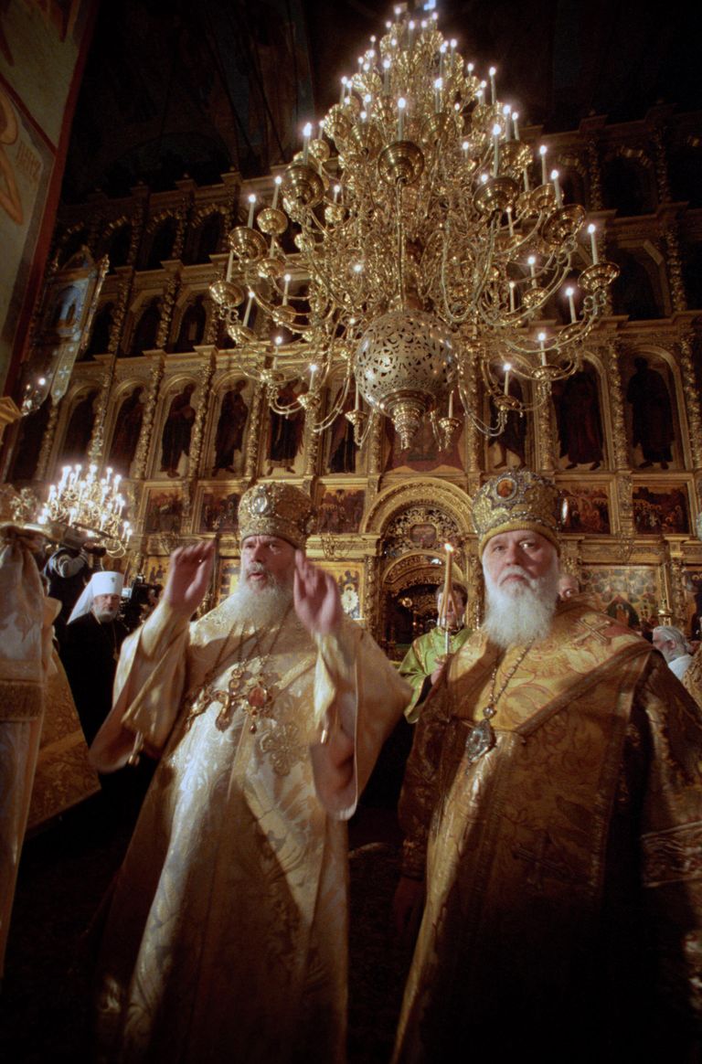 Патриарх Московский и Всея Руси Алексий II во время интронизации в Кафедральном Богоявленском Соборе в Москве Патриарх Московский и Всея Руси Алексий II во время интронизации в Кафедральном Богоявленском Соборе в Москве