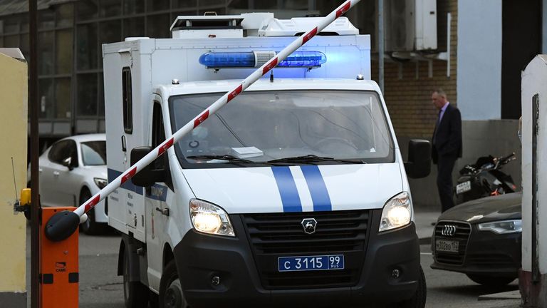 Автомобиль ОМВД России по Мещанскому району г. Москвы, на котором актёра Михаила Ефремова доставили в Таганский суд Москвы для избрания ему меры пресечения Автомобиль ОМВД России по Мещанскому району г. Москвы, на котором актёра Михаила Ефремова доставили в Таганский суд Москвы для избрания ему меры пресечения