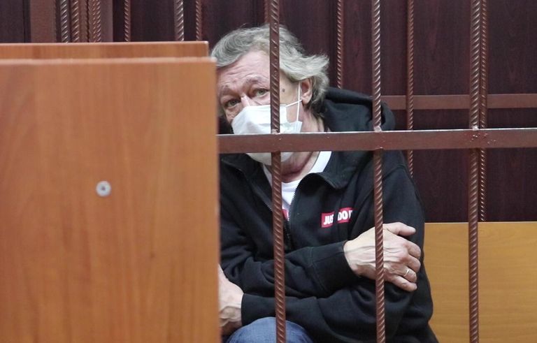 Актёр Михаил Ефремов во время избрания меры пресечения в Таганском суде Москвы Актёр Михаил Ефремов во время избрания меры пресечения в Таганском суде Москвы