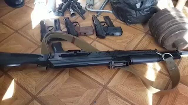 Ликвидация подпольной оружейной мастерской в Комсомольске-на-Амуре. Кадры ФСБ Ликвидация подпольной оружейной мастерской в Комсомольске-на-Амуре. Кадры ФСБ - РИА Новости, 1920, 10.06.2020