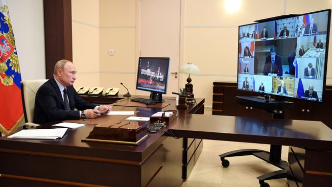 Президент РФ Владимир Путин проводит в режиме видеоконференции совещание по информационным технологиям и связи Президент РФ Владимир Путин проводит в режиме видеоконференции совещание по информационным технологиям и связи