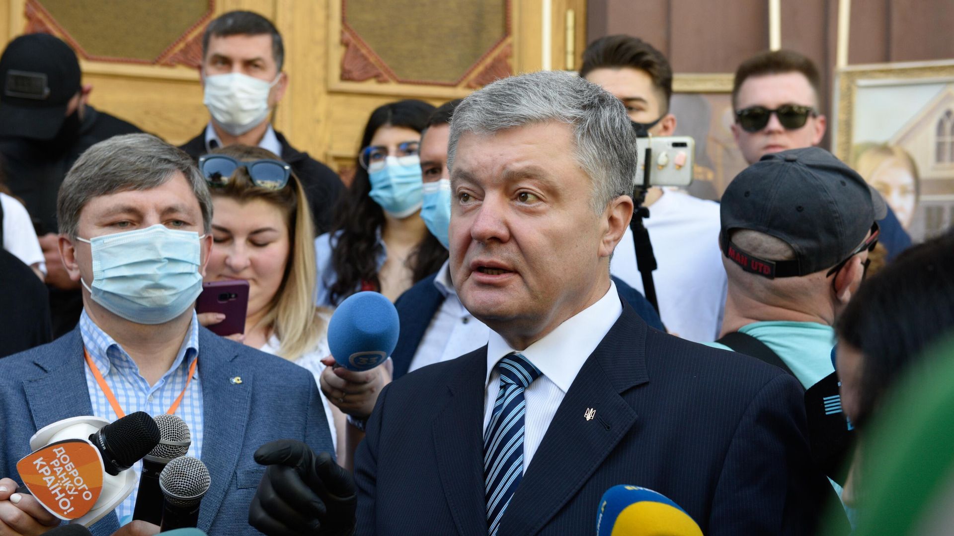 Петр Порошенко у здания Государственного бюро расследований в Киеве Петр Порошенко у здания Государственного бюро расследований в Киеве - РИА Новости, 1920, 08.07.2020