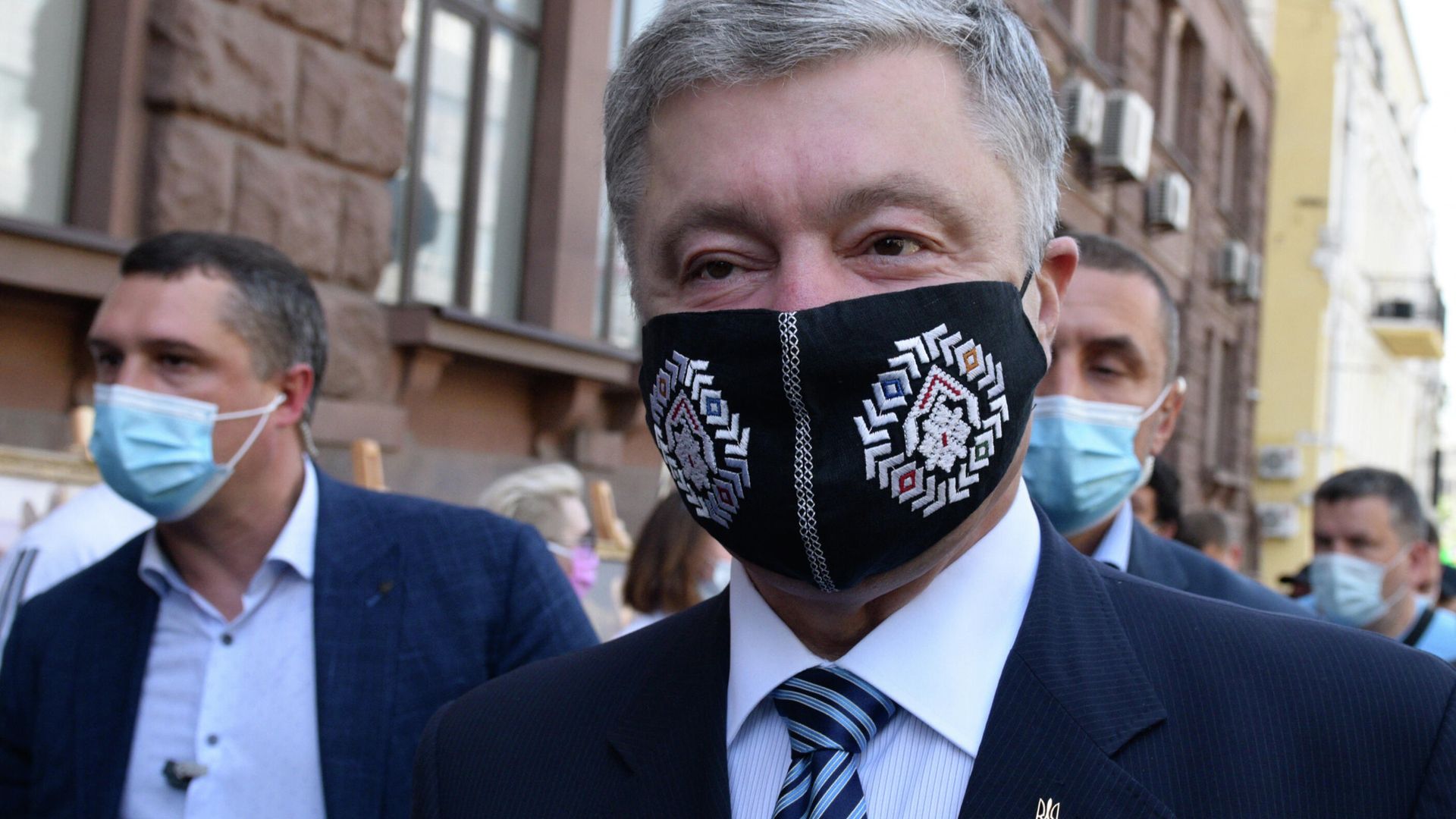 Петр Порошенко у здания Государственного бюро расследований в Киеве Петр Порошенко у здания Государственного бюро расследований в Киеве - РИА Новости, 1920, 15.06.2020