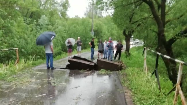Мост в Новой Москве, размытый паводком Мост в Новой Москве, размытый паводком
