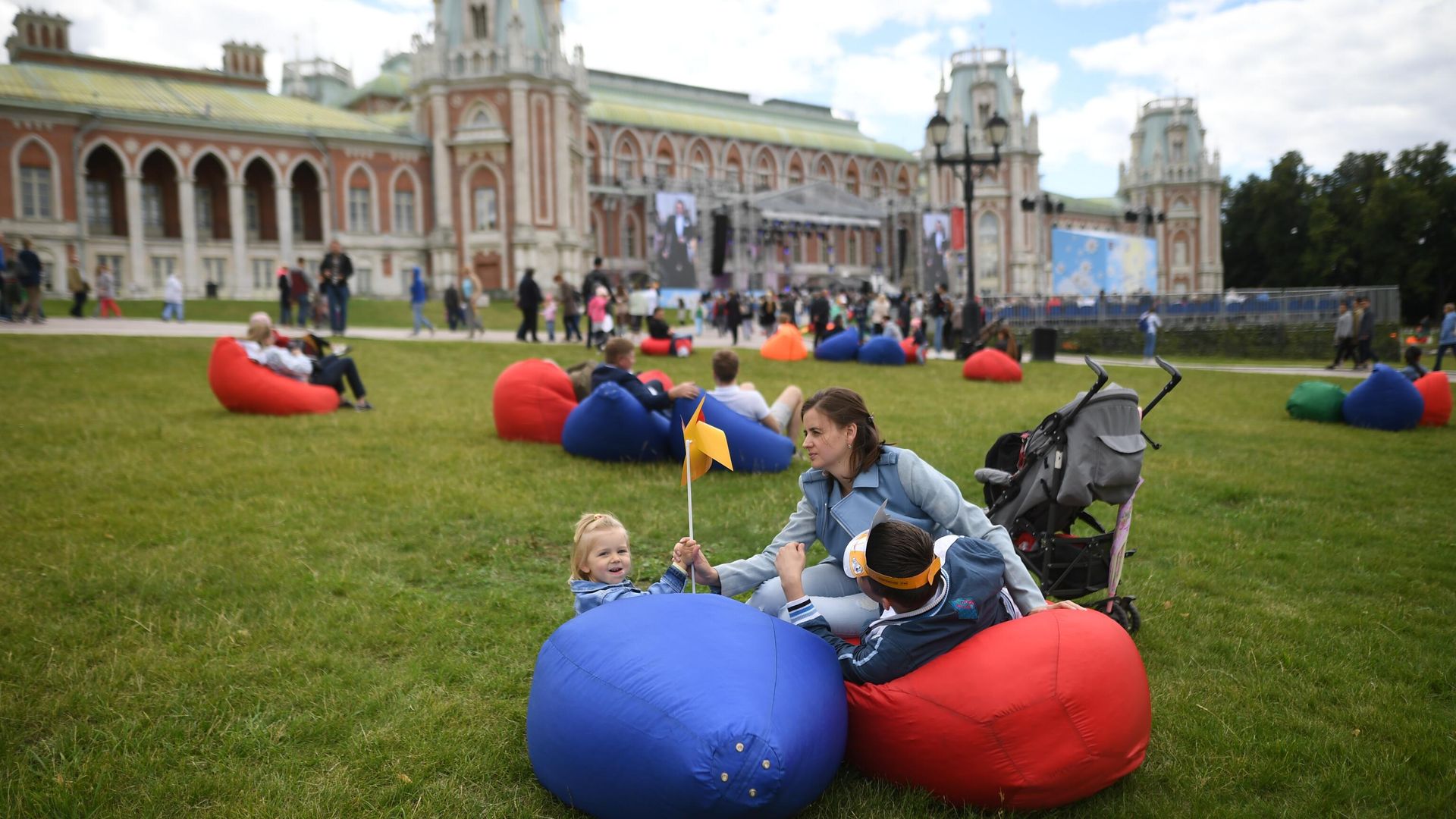 Фестиваль Московская семья в честь Дня семьи, любви и верности Фестиваль Московская семья в честь Дня семьи, любви и верности - РИА Новости, 1920, 31.08.2020