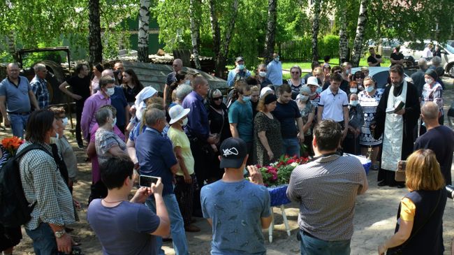 Похороны Сергея Захарова, погибшего в ДТП с участием актера Михаила Ефремова Похороны Сергея Захарова, погибшего в ДТП с участием актера Михаила Ефремова