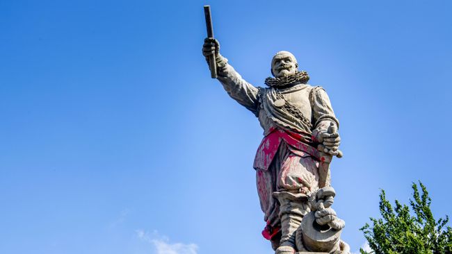 Статуя голландского адмирала Пита Питерсона Хайна в Роттердаме Статуя голландского адмирала Пита Питерсона Хайна в Роттердаме