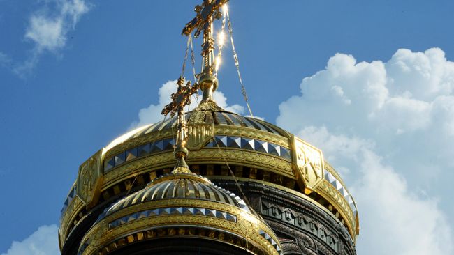 Купола Главного храма Вооруженных сил РФ в парке Патриот. Купола Главного храма Вооруженных сил РФ в парке Патриот.