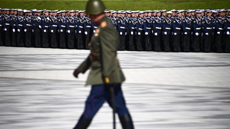 Военнослужащие перед церемонией освящения главного храма Вооруженных сил РФ в парке Патриот в Московской области Военнослужащие перед церемонией освящения главного храма Вооруженных сил РФ в парке Патриот в Московской области