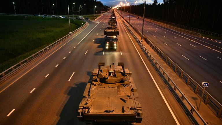 Военная техника, которая примет участие в параде Победы на Красной площади 24 июня, во время движения к Москве Военная техника, которая примет участие в параде Победы на Красной площади 24 июня, во время движения к Москве