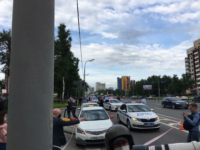 Место вооруженного нападения на полицейских на Ленинском проспекте